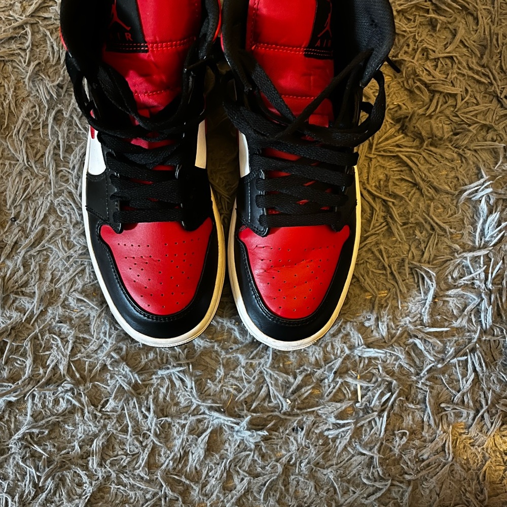 Jordan 1 MID Black+White+Red Colorway Size 8.5